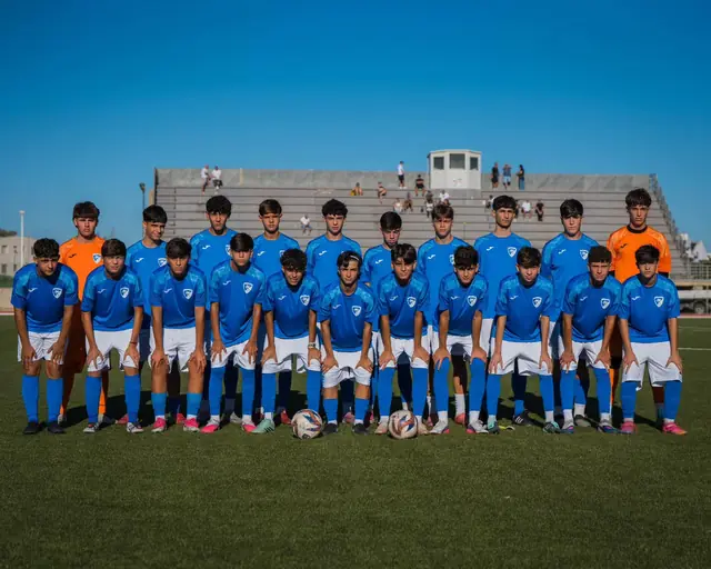 Foto di gruppo degli Allievi Under 17 con la Frassinetti Elmas